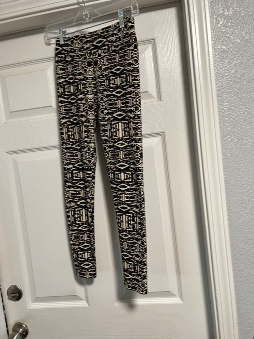 Lularoe women’s Black and Cream Aztec Pattern Leggings